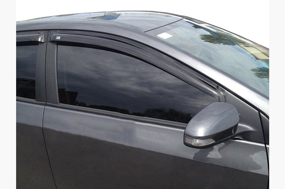 Toyota Corolla 2013–2019 Raamwindschermen (set 4 stuks, SIM) Image