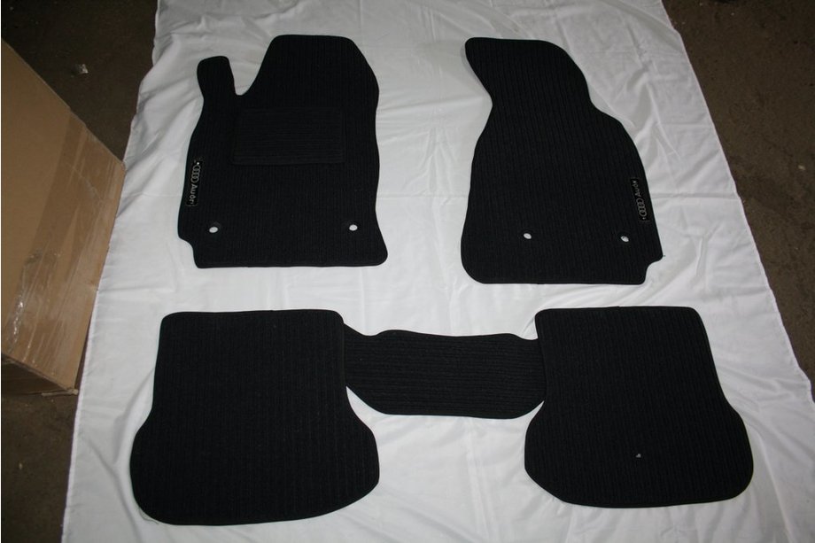 Audi 100 C3 1988–1991 Textielen automatten voor interieur (Corona) Image