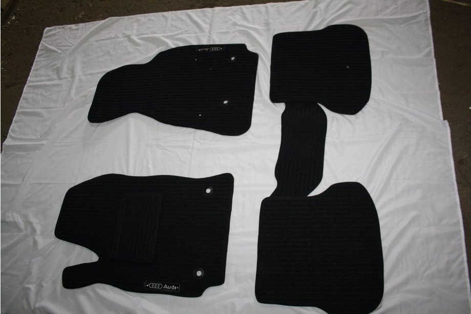 Audi Q7 2005–2015 Textielen automatten voor interieur (Corona) Image