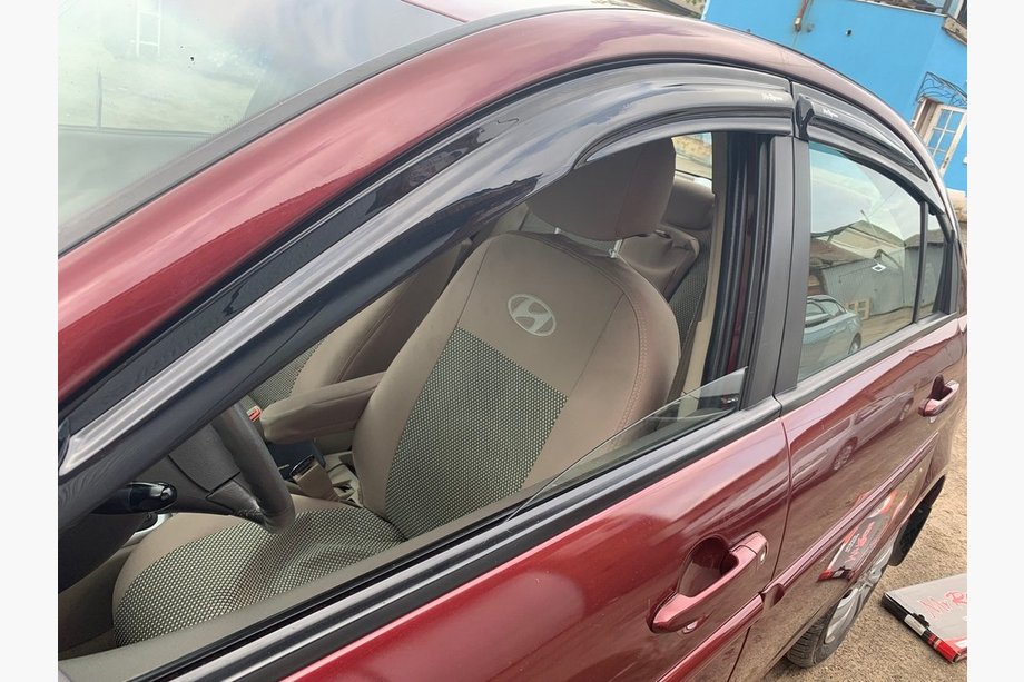 Hyundai Accent 2006–2010 Raamdeflectoren (set van 4, MyRacing) Image