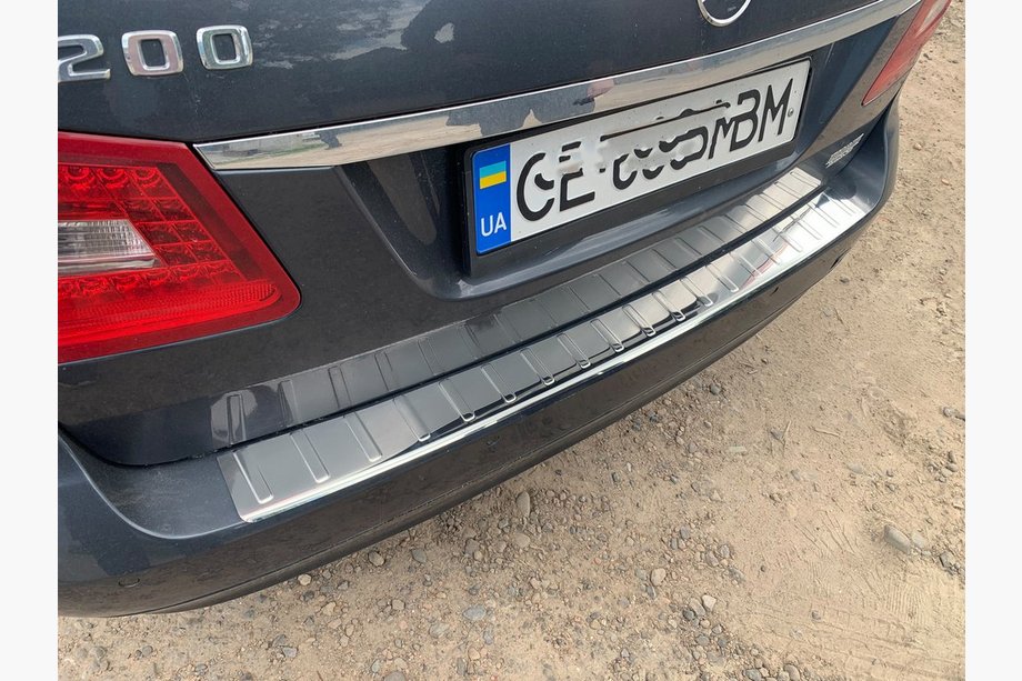 Mercedes E-klasse W212 2009–2016 Achterbumperlijst Carmos (SW, RVS) Image
