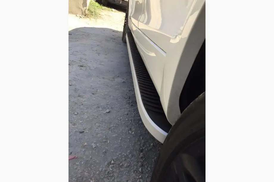 Volkswagen Tiguan 2007–2016 Side steps Tayga Grey (set van 2, aluminium) Image