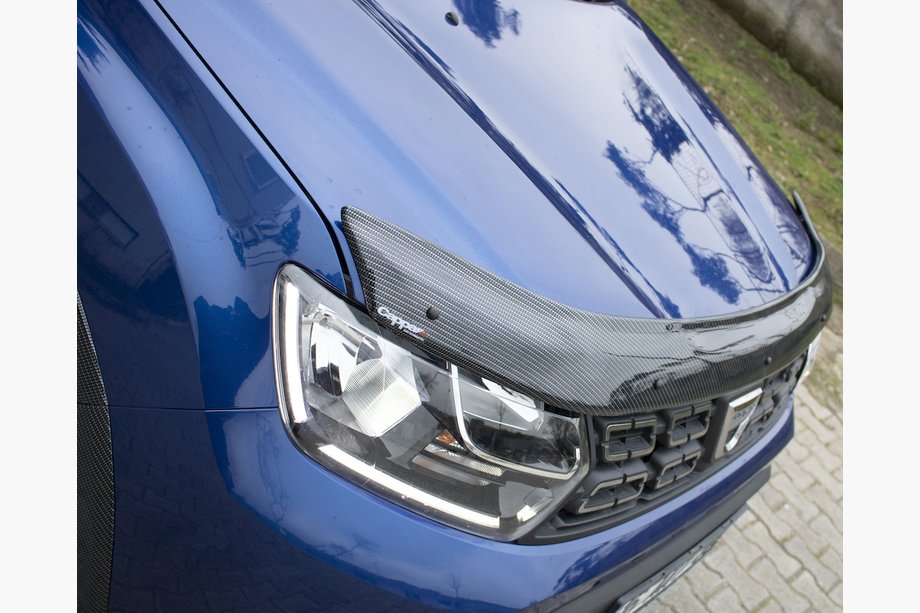 Dacia Duster 2018–2024 Motorkapdeflector (EuroCap, carbon look) Image