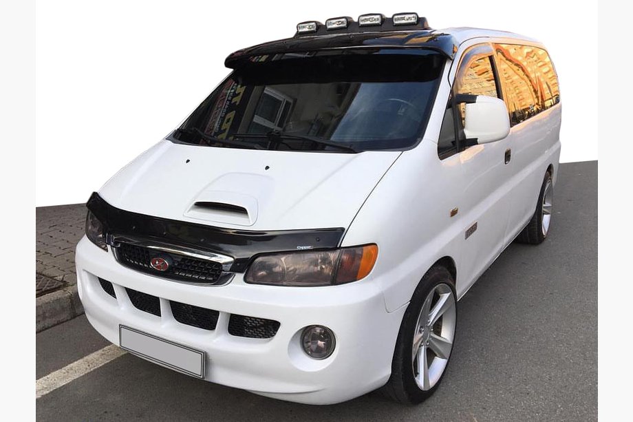 Hyundai H200, H1, Starex 1998–2007 Voorruitvizier (zwart hoogglans, 5 mm) Image