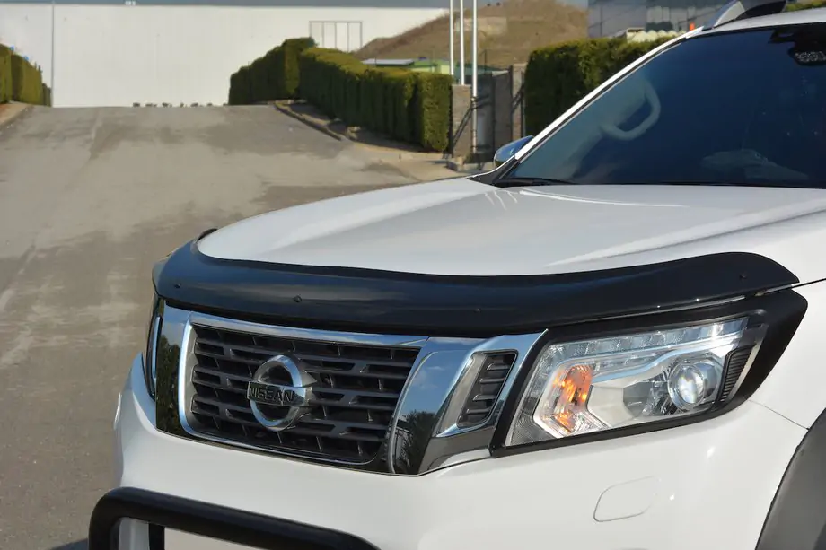 Nissan Navara/NP300 2016– Motorkapdeflector (EuroCap) Image
