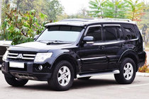 Mitsubishi Pajero Wagon IV 2006–2021 Zonneklep voor de voorruit foto 1