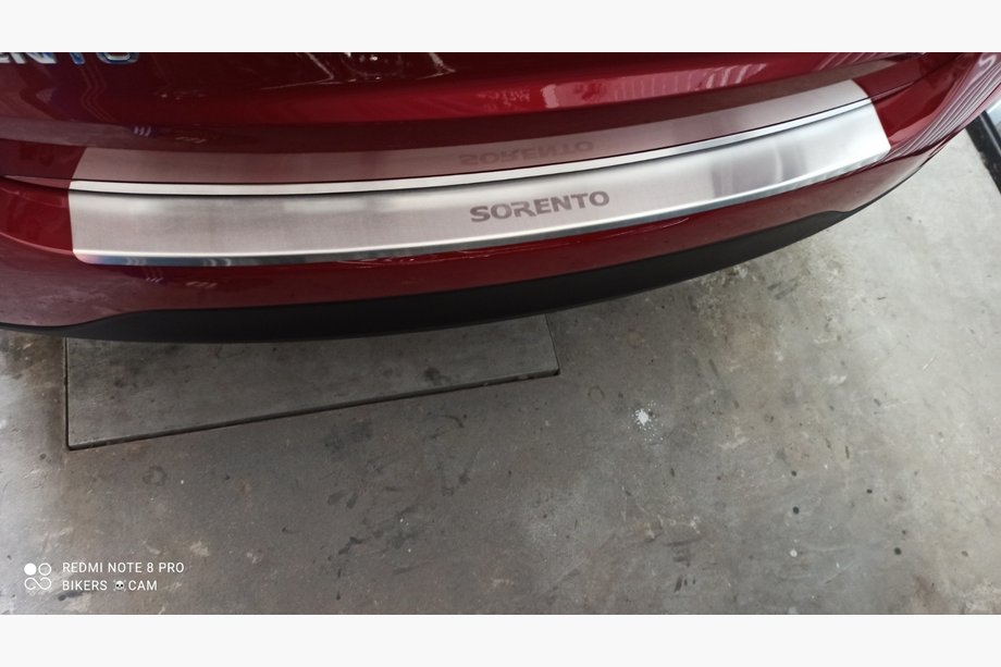 Kia Sorento II XM 2009–2014 RVS achterbumperbeschermer met omgezette rand Nataniko Image