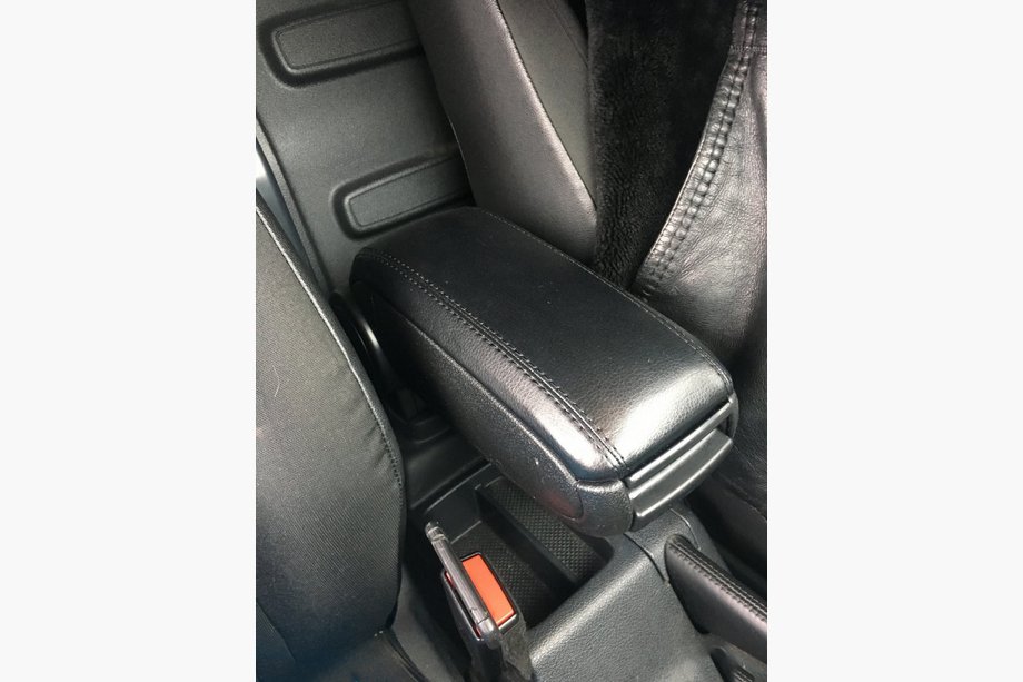 Volkswagen Caddy 2010–2015 Armsteun V1 (in bekerhouder) Image