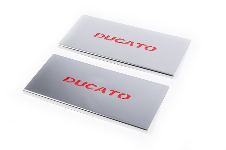 Fiat Ducato 2006–2025 Rode instaplijsten voor binnendorpel (2 stuks, RVS) Image