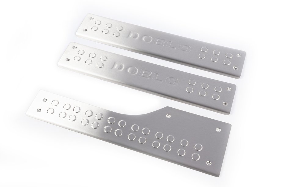 Fiat Doblo II 2010–2022 Carmos instaplijsten interieur (RVS) 3 stuks, Carmos - Turks roestvrij staal Image