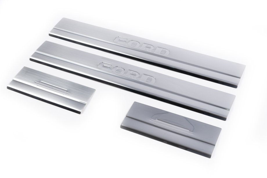 Ford Kuga 2008–2013 Carmos V1 instaplijsten (4 stuks, RVS) Image