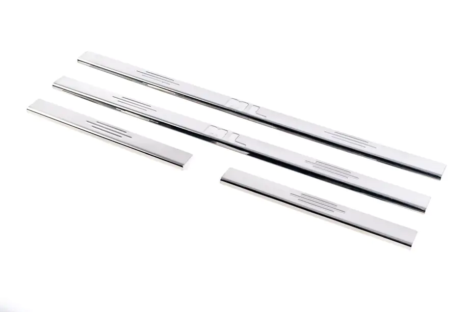 Mercedes ML W163 1997–2005 Instaplijsten (Carmos, set van 4, RVS) Foto 1