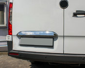 Mercedes Sprinter W907/W910 2018– Chromen sierlijst boven de kentekenplaat (RVS) foto 1
