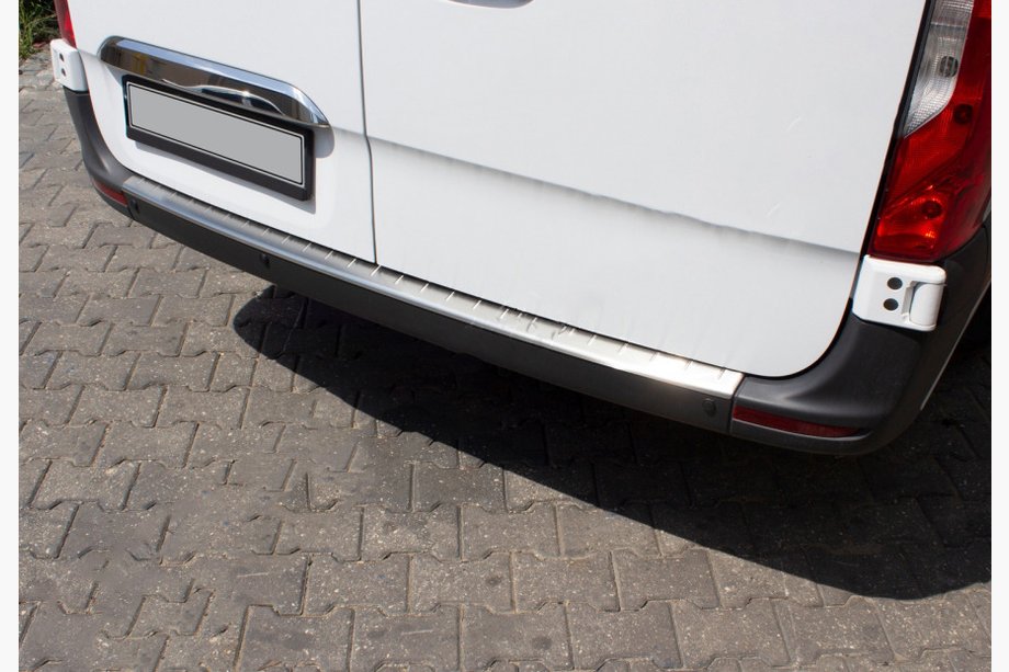 Mercedes Sprinter W907/W910 2018– OmsaLine RVS achterbumper sierlijst Image