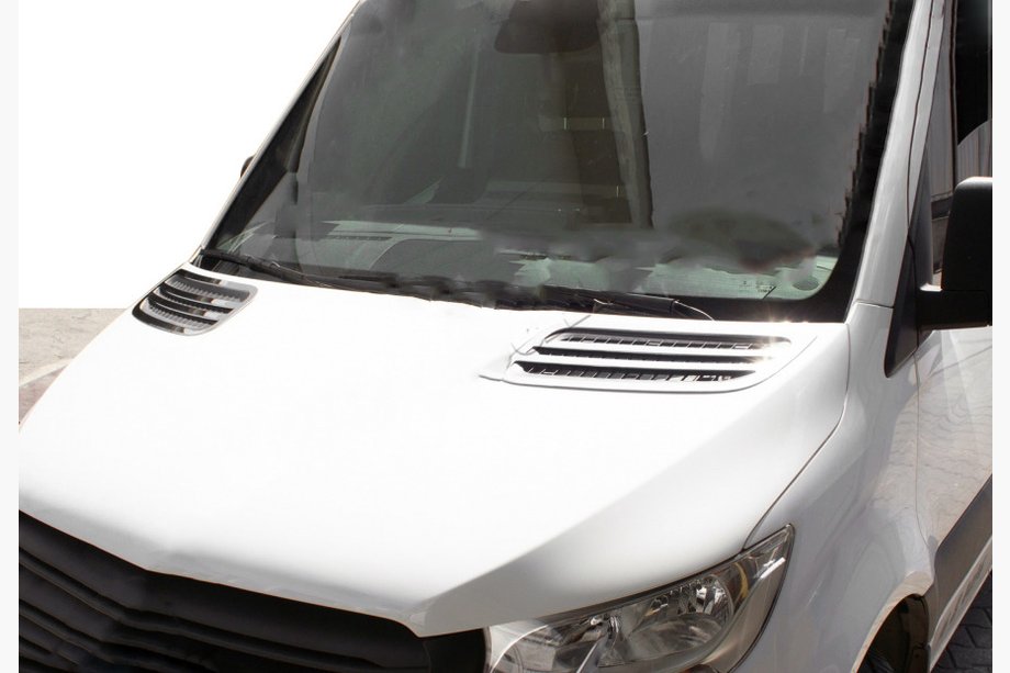 Mercedes Sprinter W907/W910 2018– Luchtinlaat sierlijsten Carmos (2 st., RVS) Image