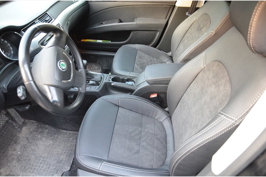Skoda Superb 2009–2015 Autostoelhoezen (2008-2013, kunstleer/alcantara, Elite) Foto 1