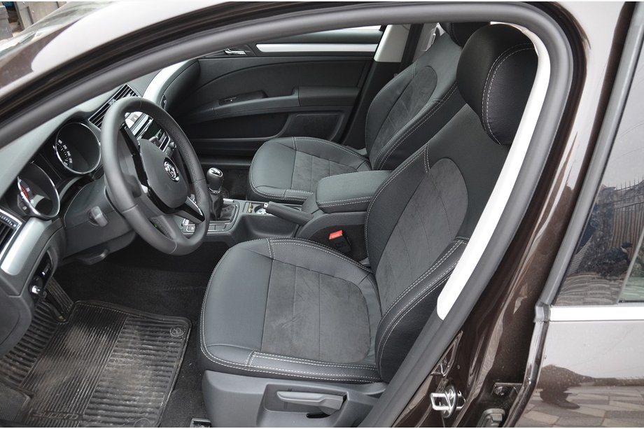 Skoda Superb 2009–2015 Stoelhoezen (2013↗, kunstleer↗alcantara, Elite) Image