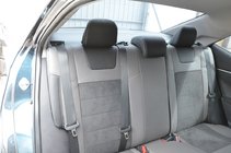 Toyota Corolla 2013–2019 Autostoelhoezen Elite (kunstleer ↗ alcantara-look) foto 3