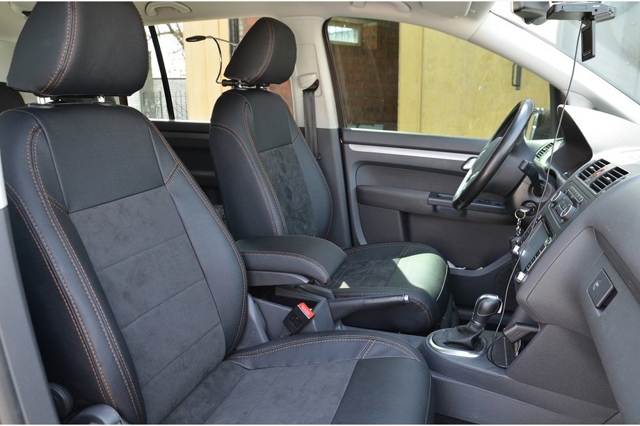 Volkswagen Touran 2003–2010 SoyuzAuto stoelhoezen in leatherlook Image