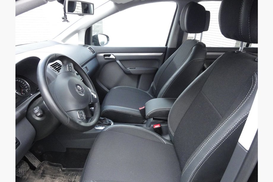 Volkswagen Touran 2010–2015 Autostoelhoezen (kunstleer↗stof, Premium) Image