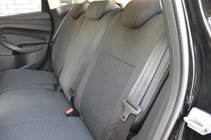 Ford Kuga/Escape 2013–2019 Autostoelhoezen (stof↗kunstleer, Premium) foto 3