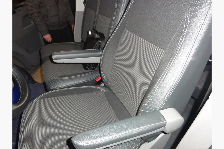 Volkswagen T5 2010–2015 Autostoelhoezen (kunstleer↗stof, Premium) Voorstoelen (2+1) Foto 4