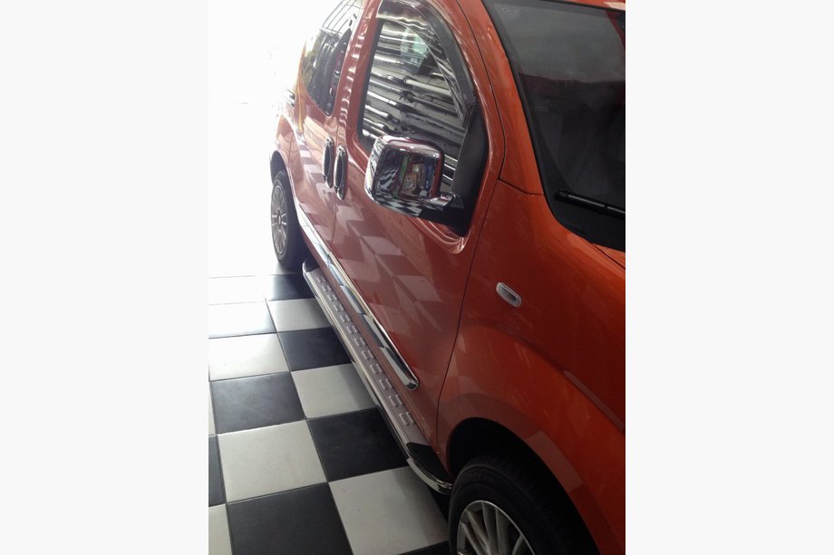 Peugeot Bipper 2008–2017 Side steps MsLine Omsa (2 st., aluminium) Image