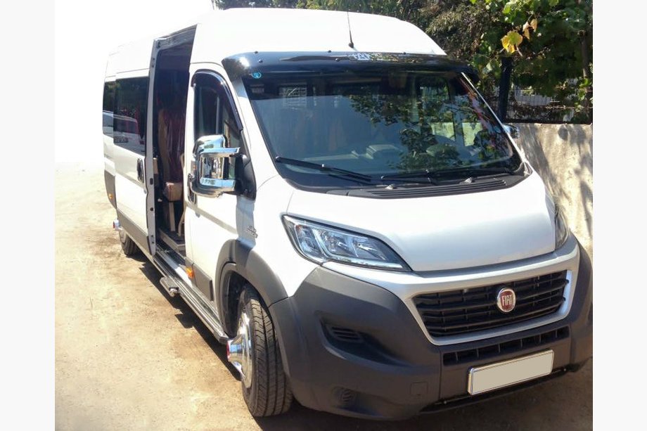 Fiat Ducato 2006–2025 Voorruitvizier (zwart hoogglans, 5 mm) Image