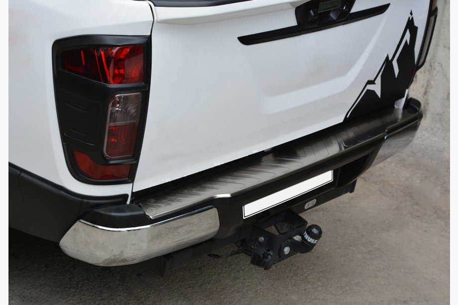 Nissan Navara/NP300 2016– RVS beschermplaat achterbumper Image