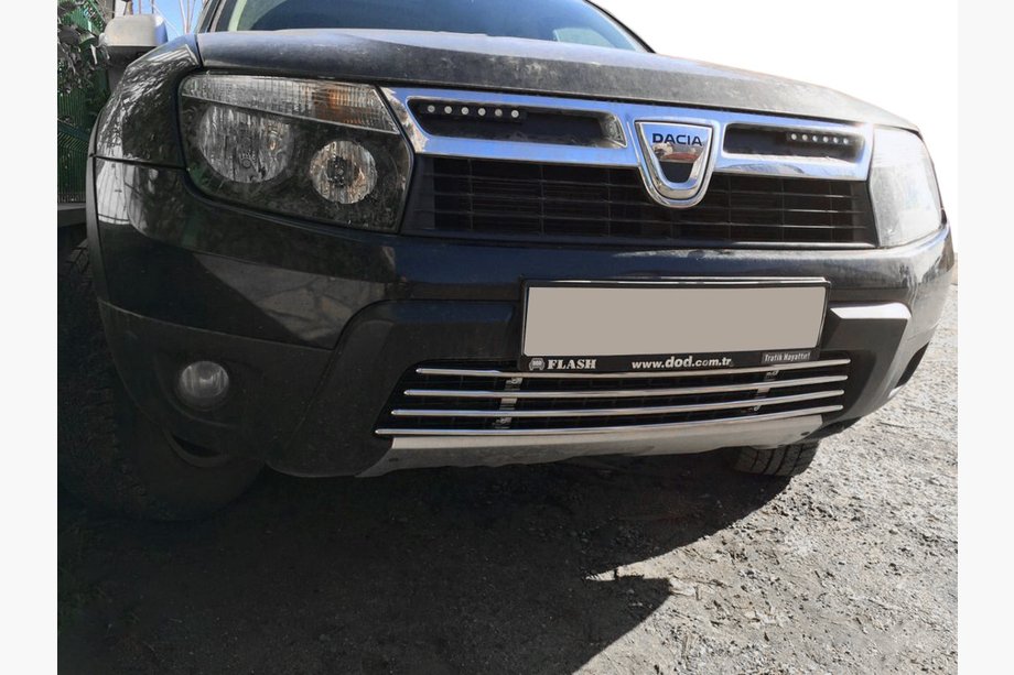 Dacia Duster 2008–2018 Eendelige onderste grille (RVS) Image