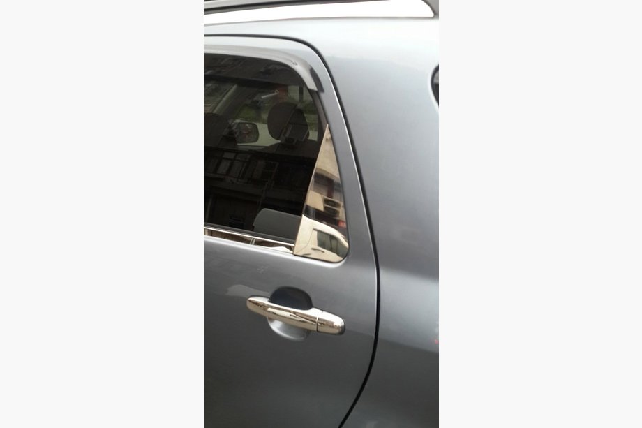 Daihatsu Terios 2006–2017 RVS sierlijst voor raamdeflectoren (2 stuks) Foto 5
