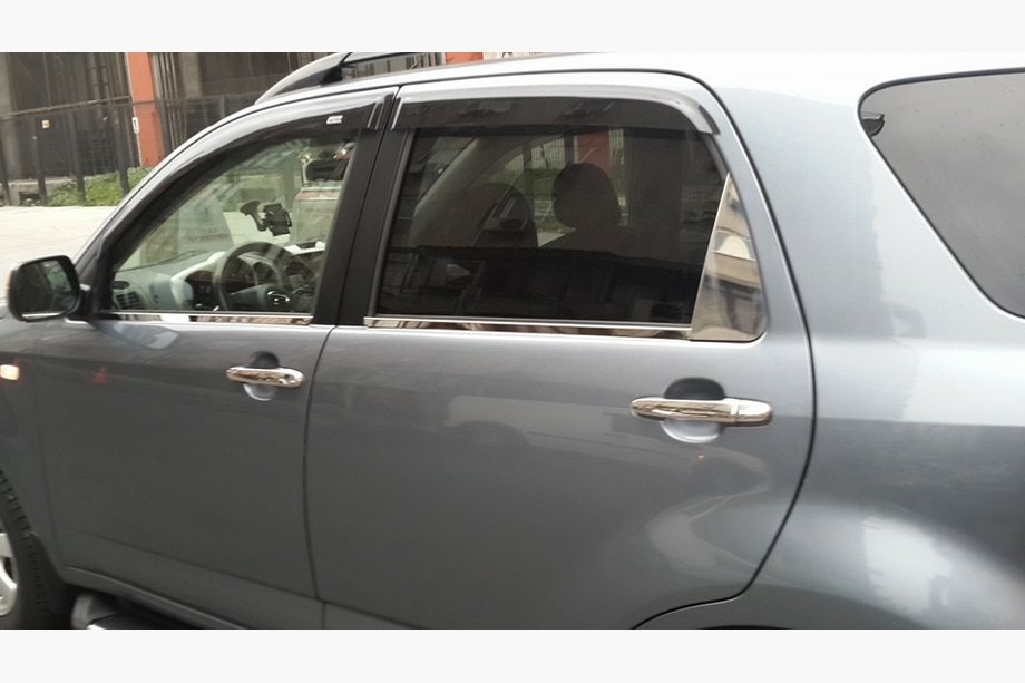 Daihatsu Terios 2006–2017 RVS sierlijst voor raamdeflectoren (2 stuks) Foto 1