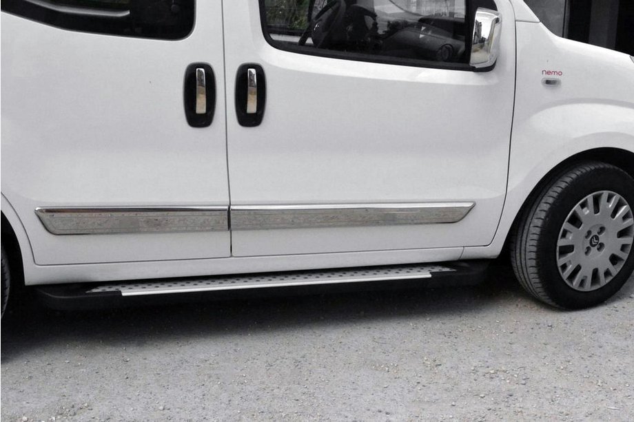 Peugeot Bipper 2008–2017 Side steps Allmond Grey (set van 2, aluminium) Image