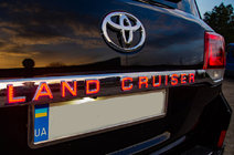 Toyota Land Cruiser 200 2007–2021 LED-strip boven kentekenplaat (2016+) foto 1