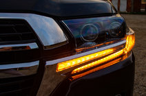 Toyota Land Cruiser 200 2007–2021 Koplampwimpers met LED (2016↗) foto 2