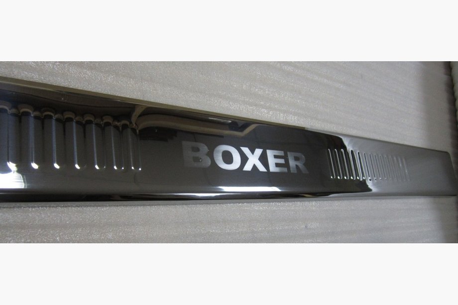 Peugeot Boxer 2006–2025 Chromen sierlijst voor achterbumper (RVS) Image