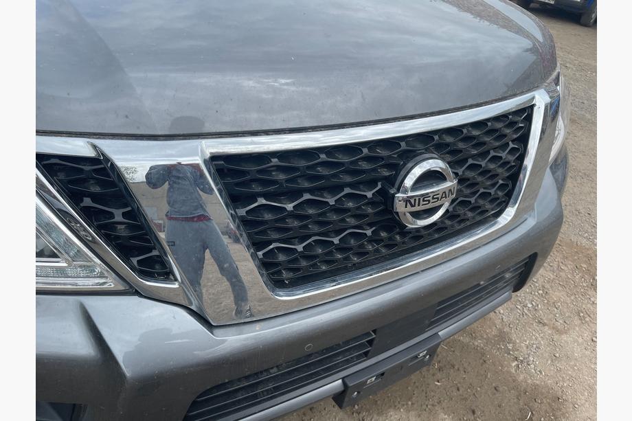 Nissan Patrol Y62 2010–2024 Voorgrille (origineel, 2019) Image