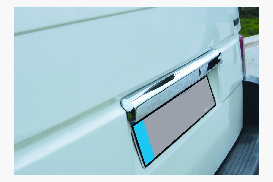 Volkswagen T4 Caravelle/Multivan 1990–2003 Sierlijst boven kenteken (Omsa, RVS) Image