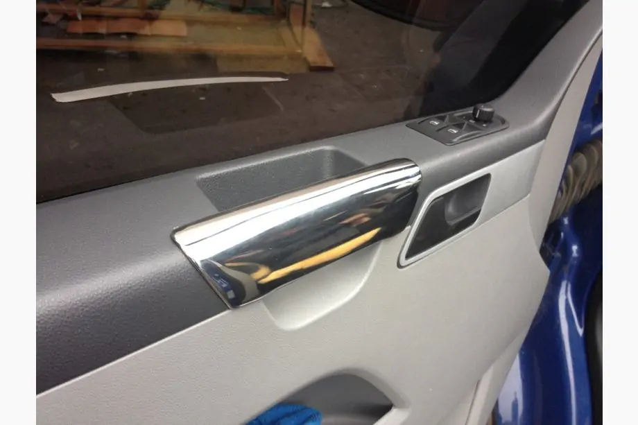 Volkswagen T5 Caravelle 2004–2010 Armsteun afdekkappen (2 stuks, RVS) Image
