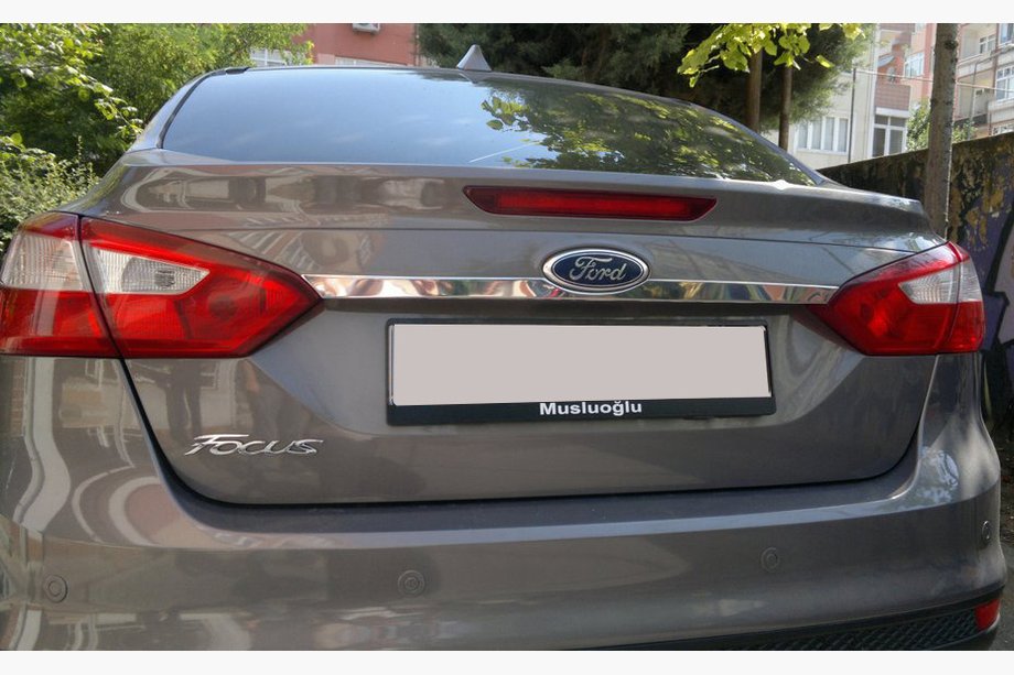 Ford Focus III 2011–2017 Brede sierlijst boven kenteken (RVS) Image