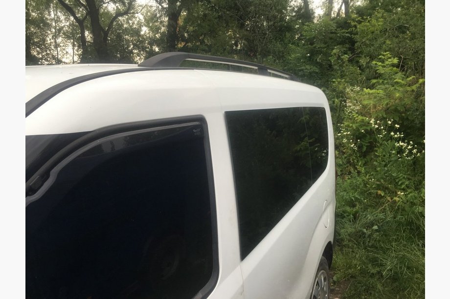 Fiat Doblo II 2010–2022 zwarte dakrails Maxi, kunststof voeten Foto 9