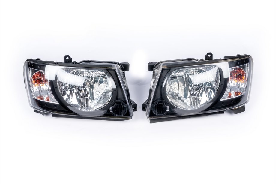 Nissan Patrol Y61 1997–2011 Koplampenset Safari Black (2004-2008, 2 stuks) Foto 1