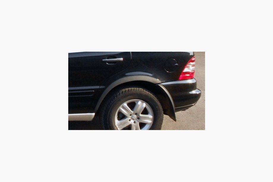 Mercedes ML W163 1997–2005 Wielkastverbreders (set van 4, zwart metaal) Image