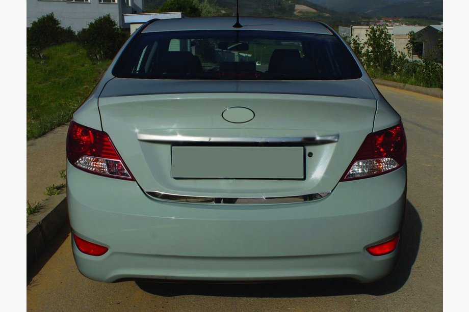 Hyundai Accent 2011–2017 RVS kofferbakrand Image