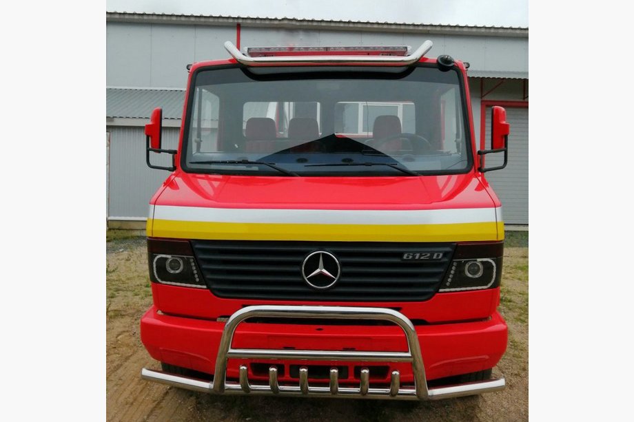 Mercedes T2 (507-814) 1967–1996 Bullbar met zijbeugels (RVS) Image