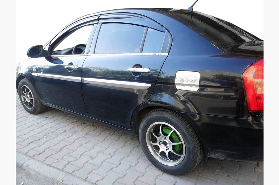 Hyundai Accent 2006–2010 Buiten raamomlijsting set (4-delig, RVS) Image