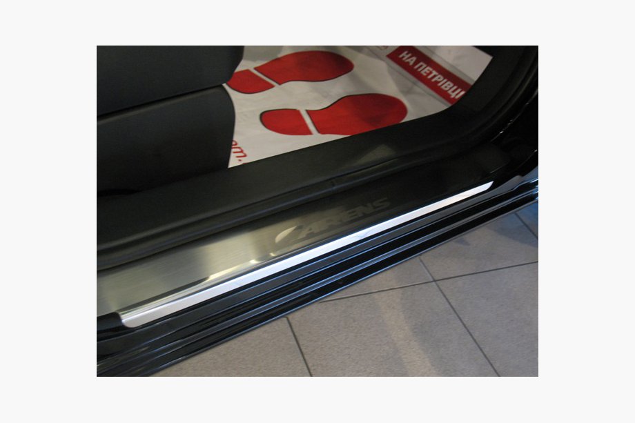 Kia Carens 1999–2012 Nathanika premium instaplijsten (4 stuks, RVS) Image