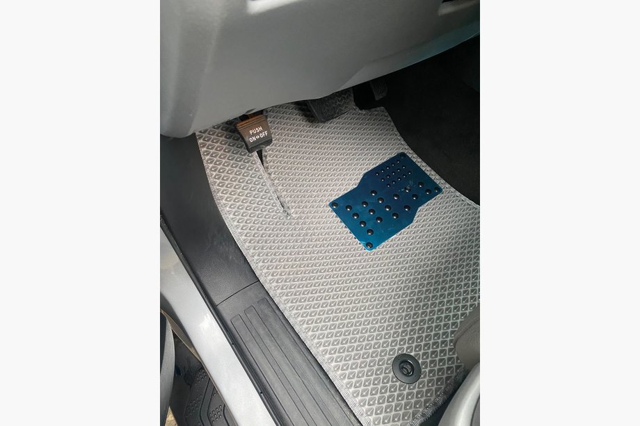 Toyota Sequoia 2007–2022 Polyurethaan automatten, 3 rijen (EVA, grijs) 2e rij – 3 zitplaatsen Image