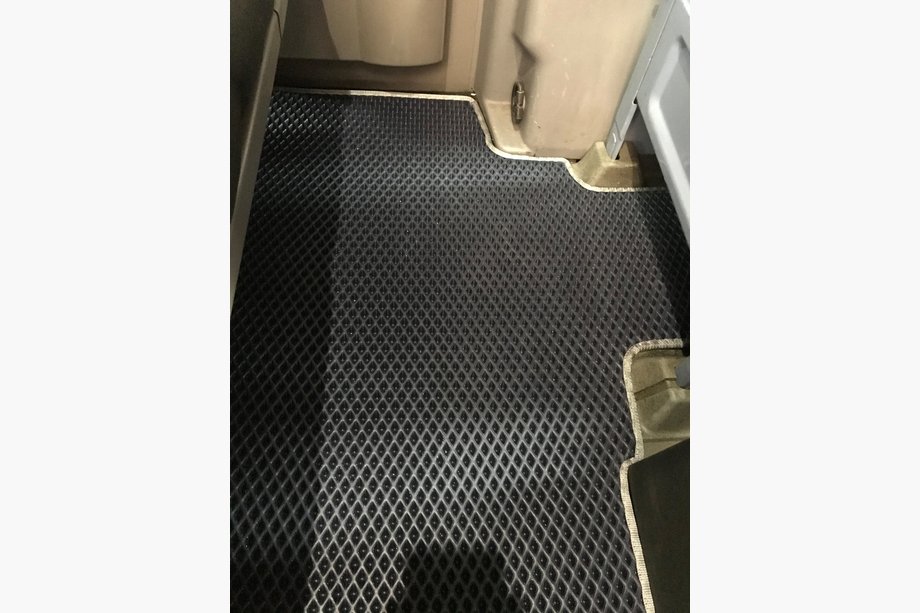 Mercedes Sprinter W906 2006–2018 Vloermatten 2e rij voor originele груз-/personenuitvoering (EVA, zwart) Image