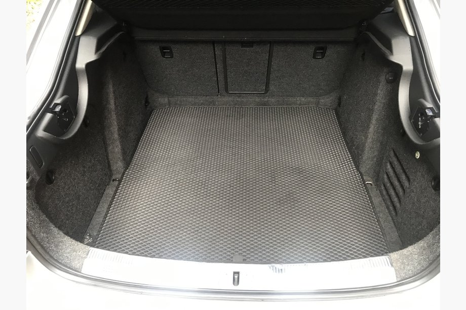 Skoda Superb 2009–2015 Bagageruimatte Liftback (EVA, zwart) Image